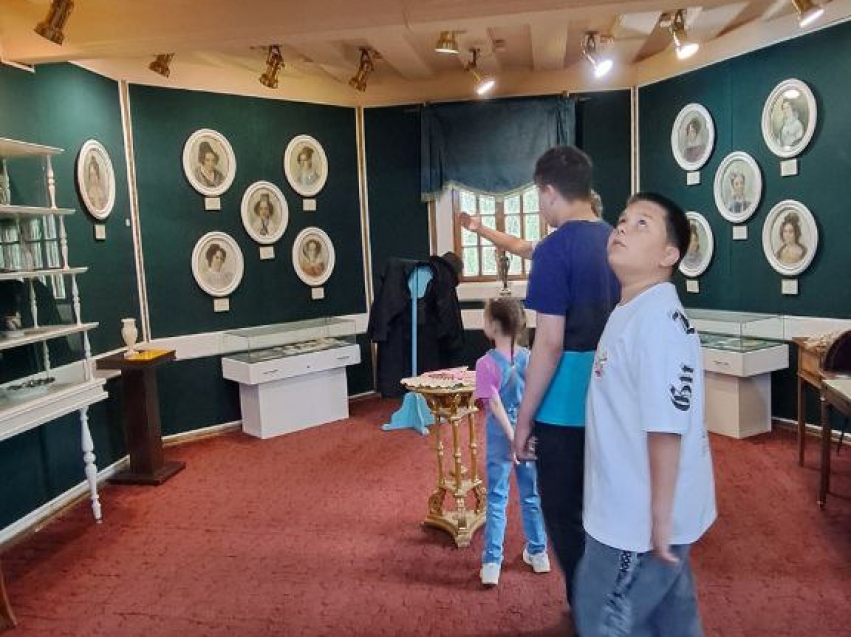 Особенные дети открывают для себя музей декабристов в Чите